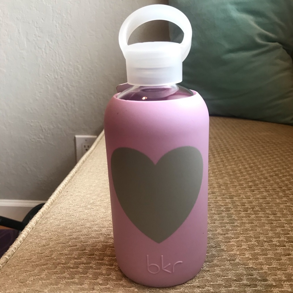 NWT! Gorgeous glass + silicone bkr water bottle.